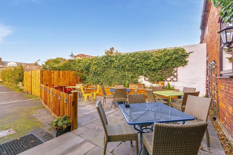 פונדק The Forest Lodge