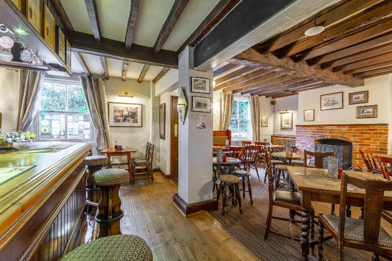 פונדק The Forest Lodge