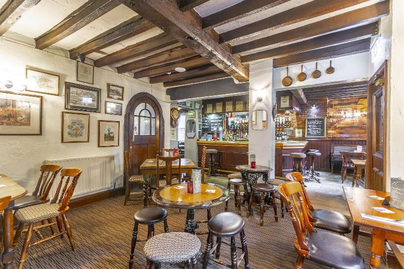 פונדק The Forest Lodge