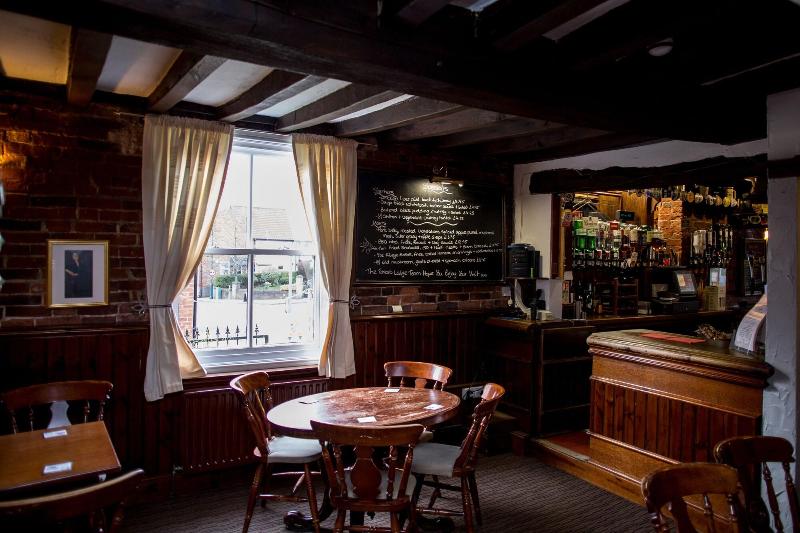 فندق فئة نجمة واحدة The Forest Lodge