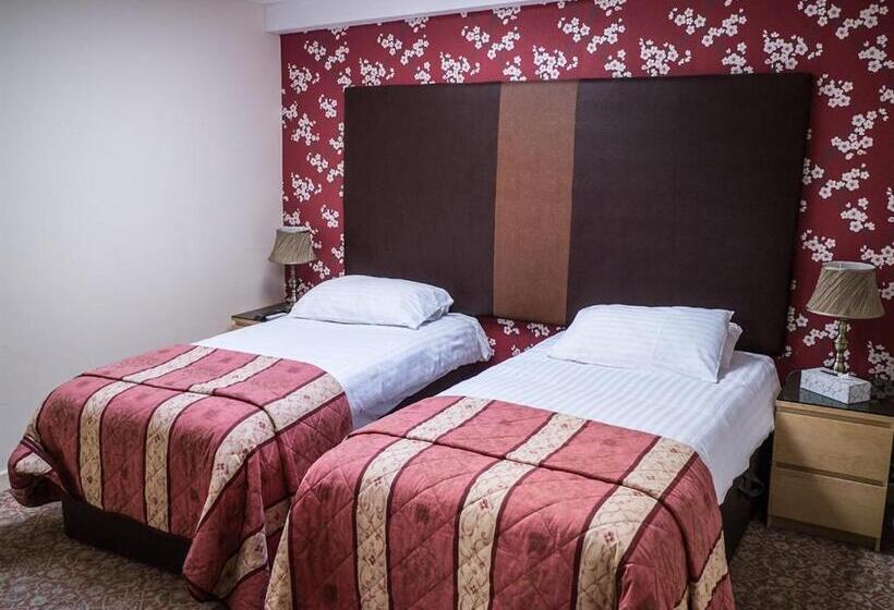 פונדק The Golf Tavern