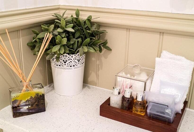 פונדק The Golf Tavern