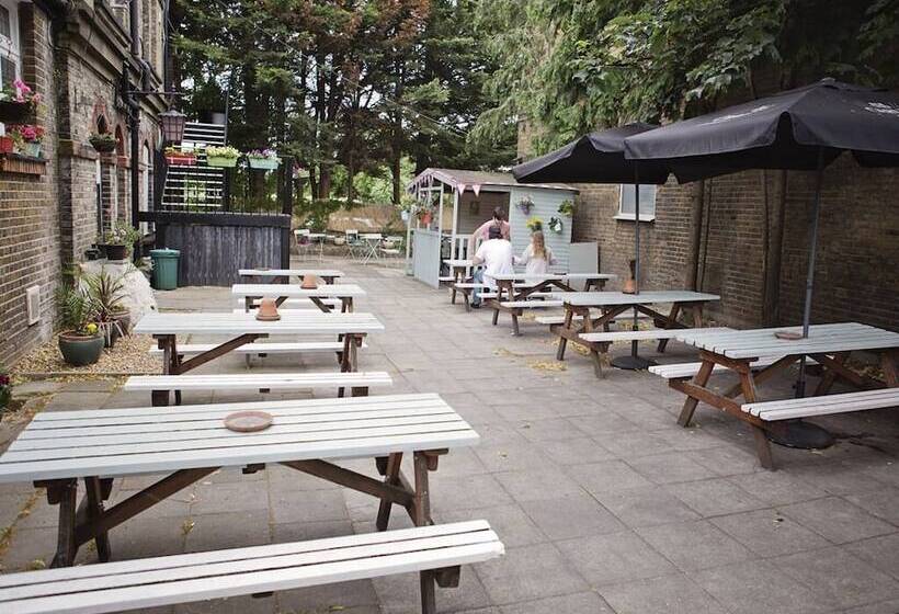 簡易ホテル The Milford Arms