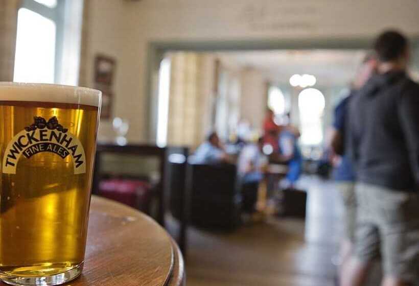 簡易ホテル The Milford Arms