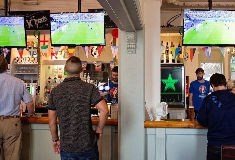 簡易ホテル The Milford Arms