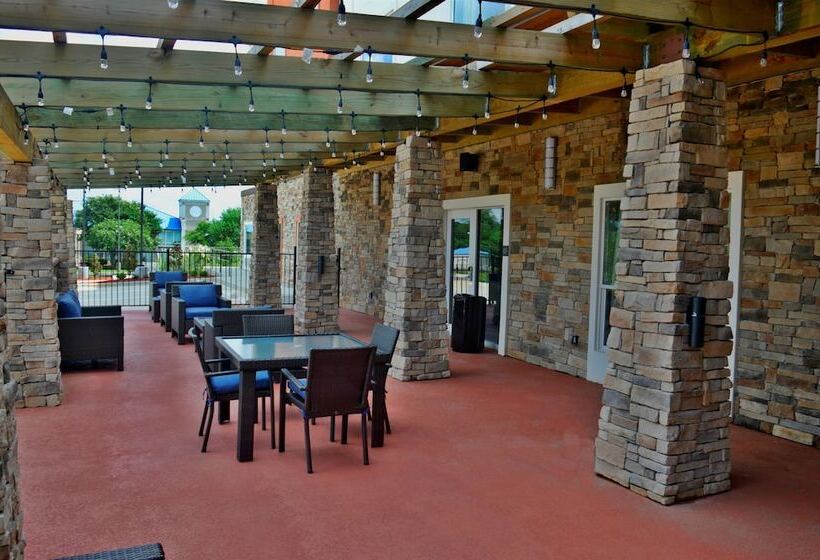 هتل Del Mar Airport Inn & Suites