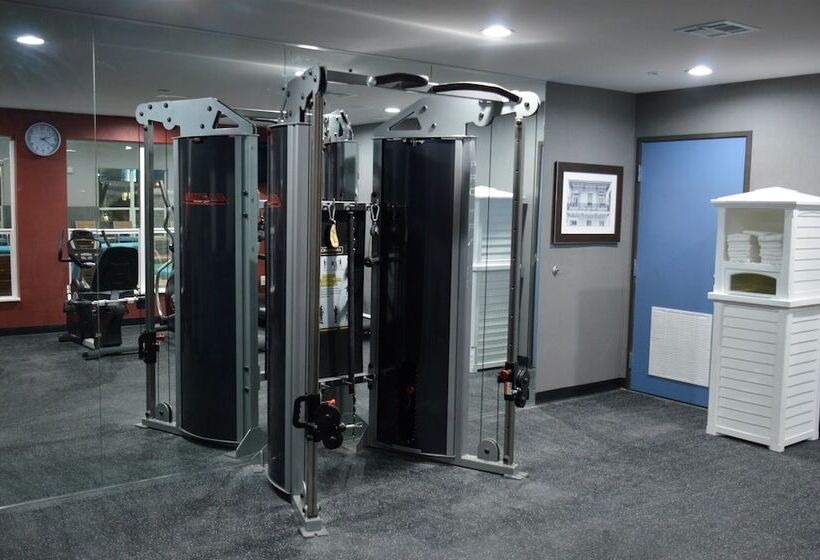 هتل Del Mar Airport Inn & Suites