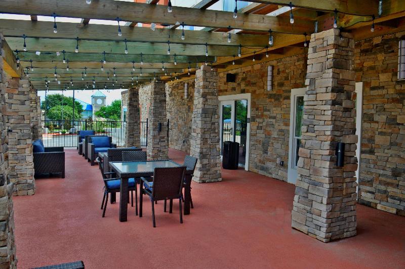 هتل Del Mar Airport Inn & Suites