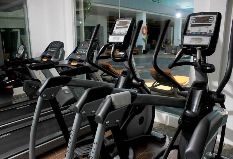 Отель Claro Kendari