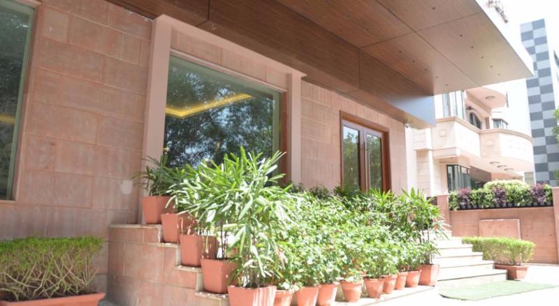 Отель Connaught Royale