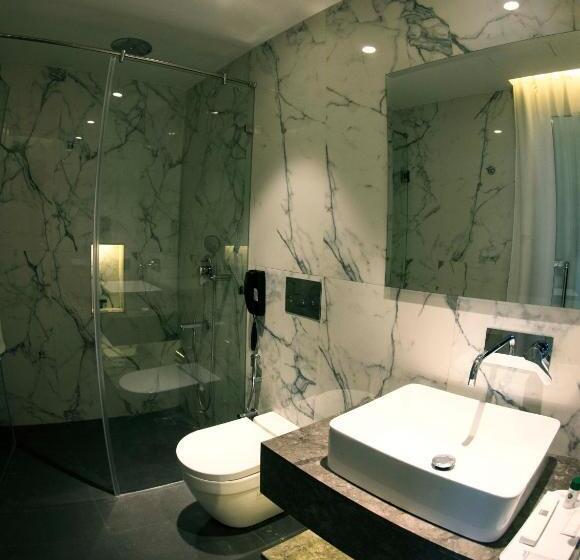 Отель Connaught Royale