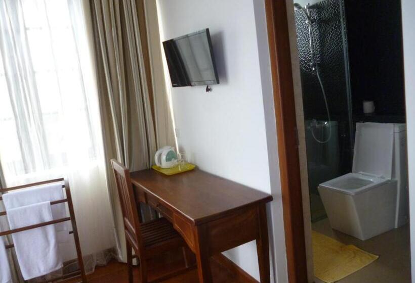 Отель Daffodil S