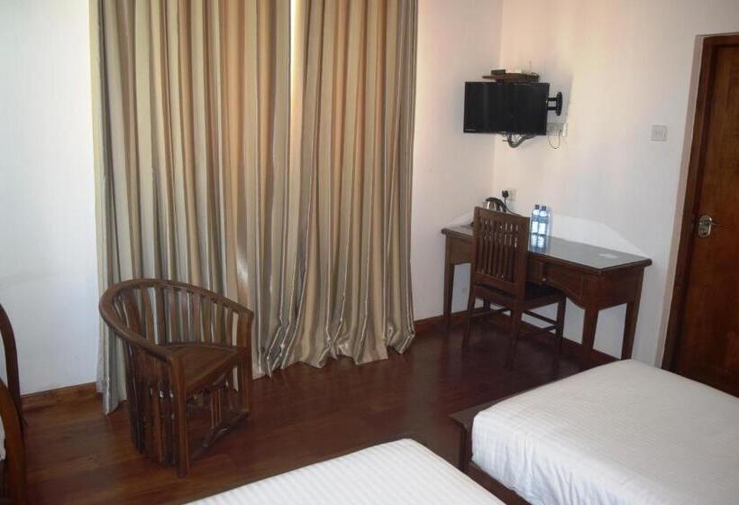 Отель Daffodil S