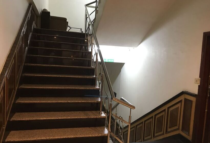 هتل Delite Sarovar Portico Faridabad