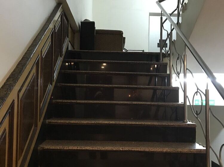 هتل Delite Sarovar Portico Faridabad