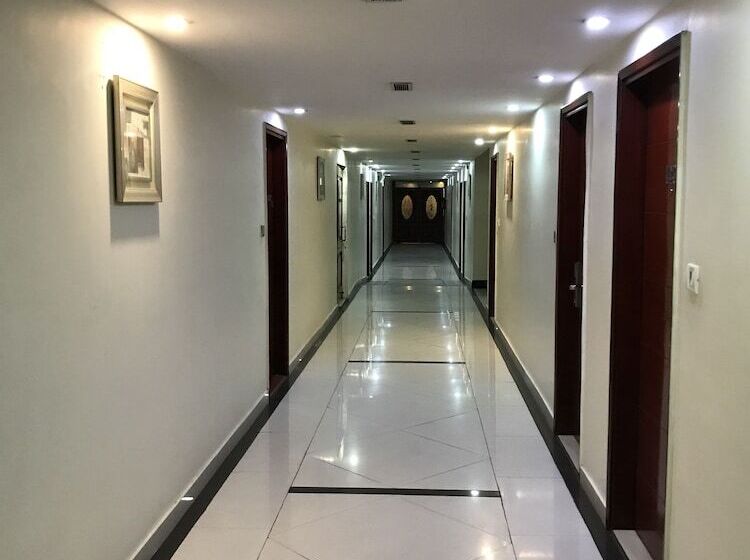 هتل Delite Sarovar Portico Faridabad