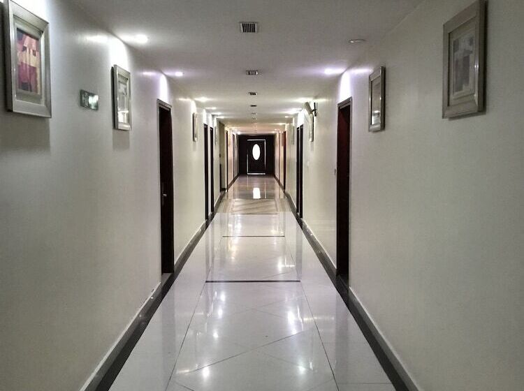 هتل Delite Sarovar Portico Faridabad