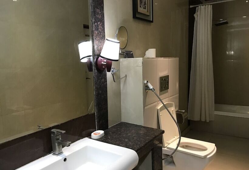 هتل Delite Sarovar Portico Faridabad