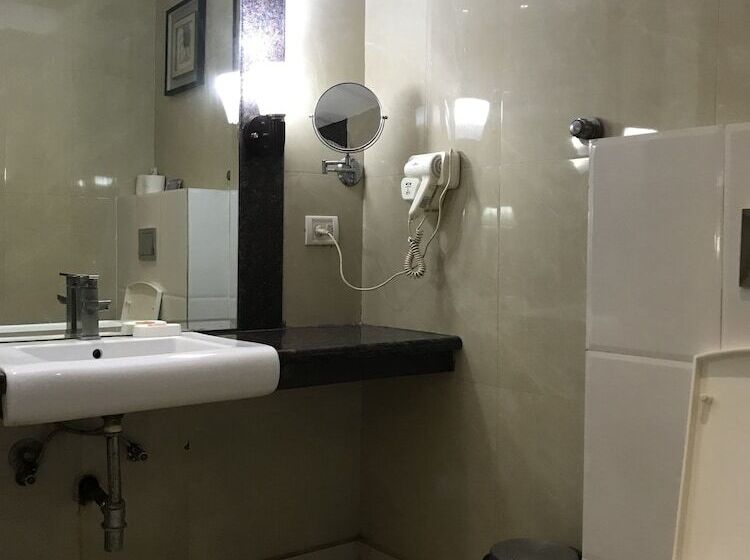 هتل Delite Sarovar Portico Faridabad