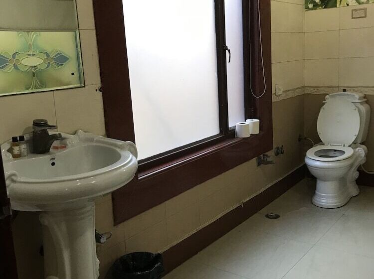 هتل Delite Sarovar Portico Faridabad