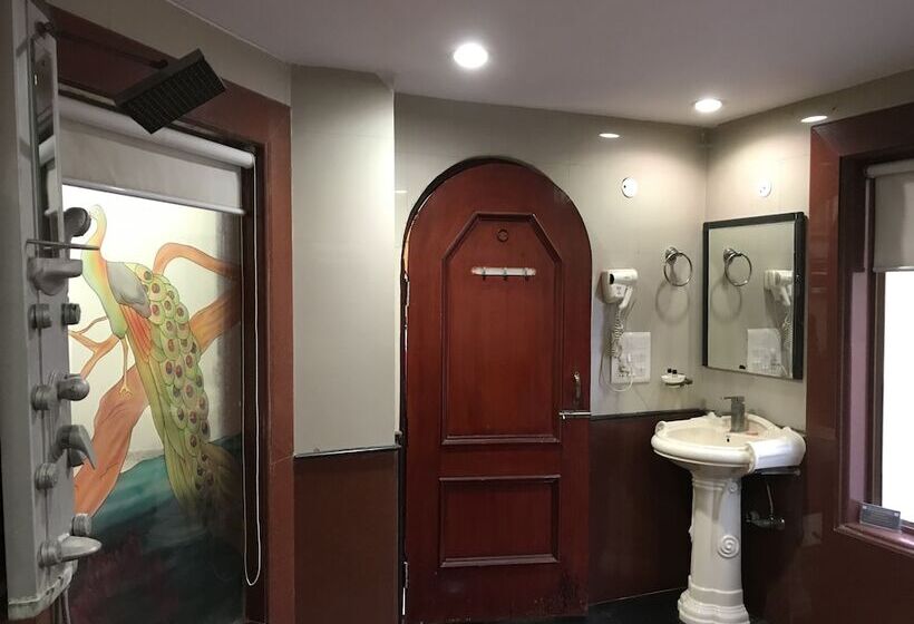 هتل Delite Sarovar Portico Faridabad