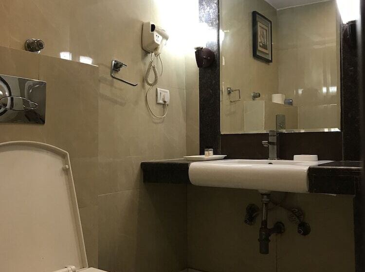 هتل Delite Sarovar Portico Faridabad