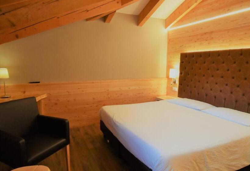 هتل Garni Arnica S