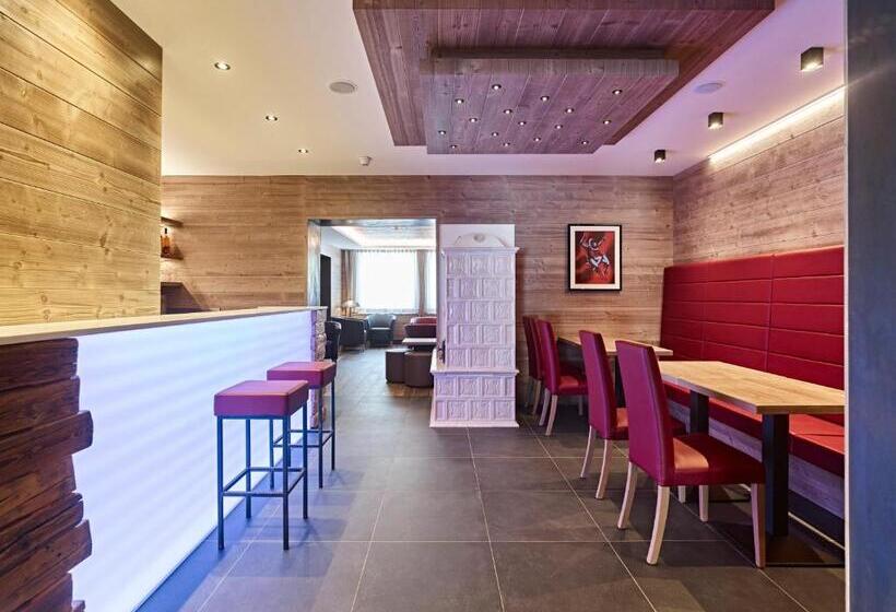 هتل Garni Arnica S