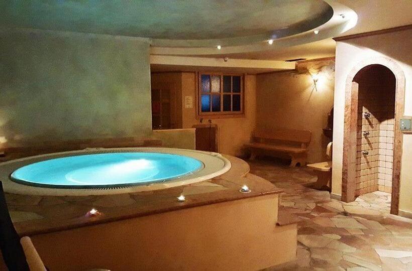 هتل Garni Arnica S