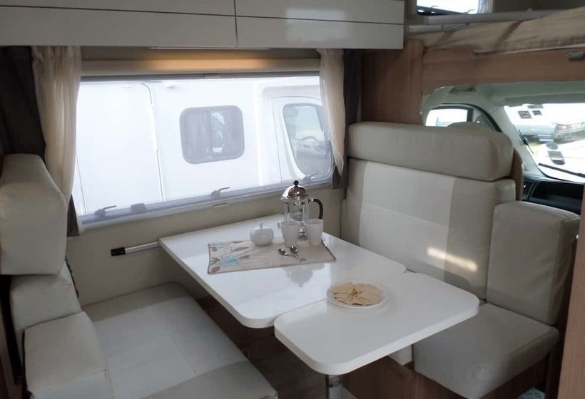 Отель Go Outdoors Motor Home Caravan Park