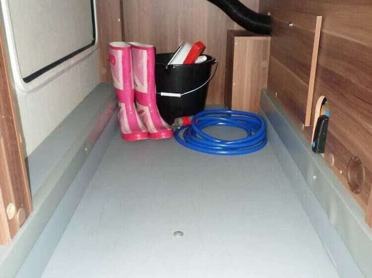 Отель Go Outdoors Motor Home Caravan Park