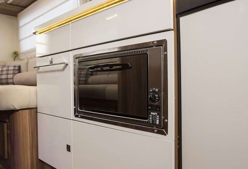 Отель Go Outdoors Motor Home Caravan Park