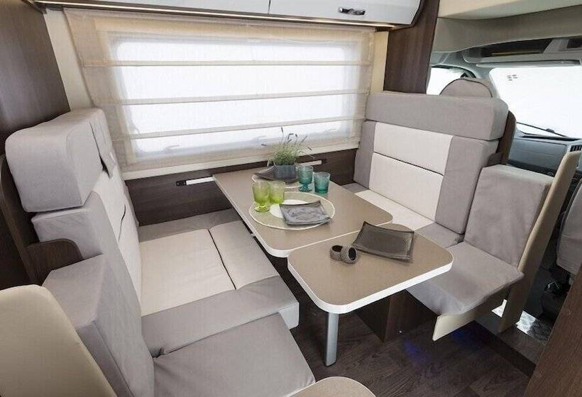 Отель Go Outdoors Motor Home Caravan Park