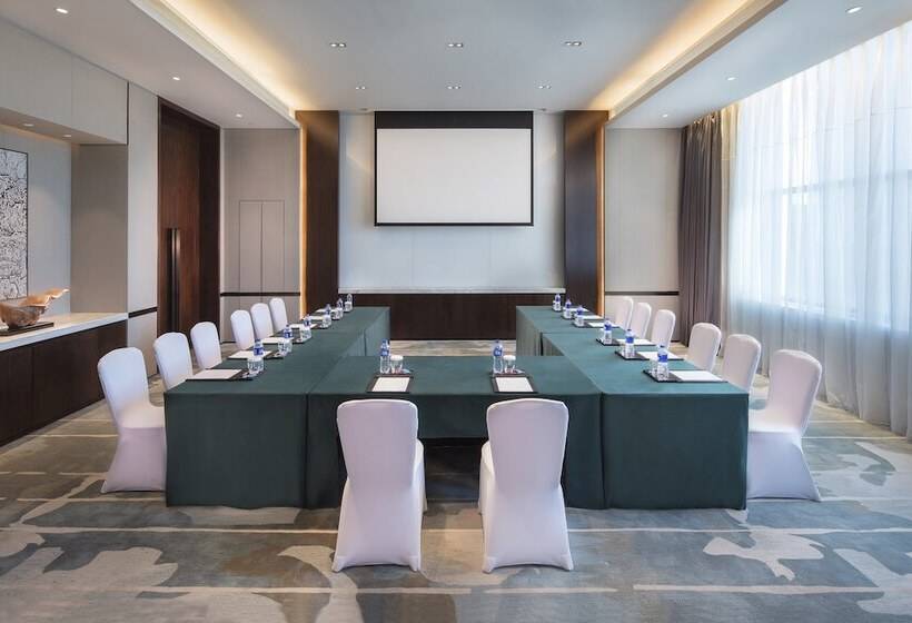 Hualuxe Hotels & Resorts Zhangjiakou, An Ihg