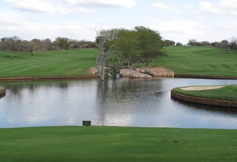 فندق Kambaku River Lodge