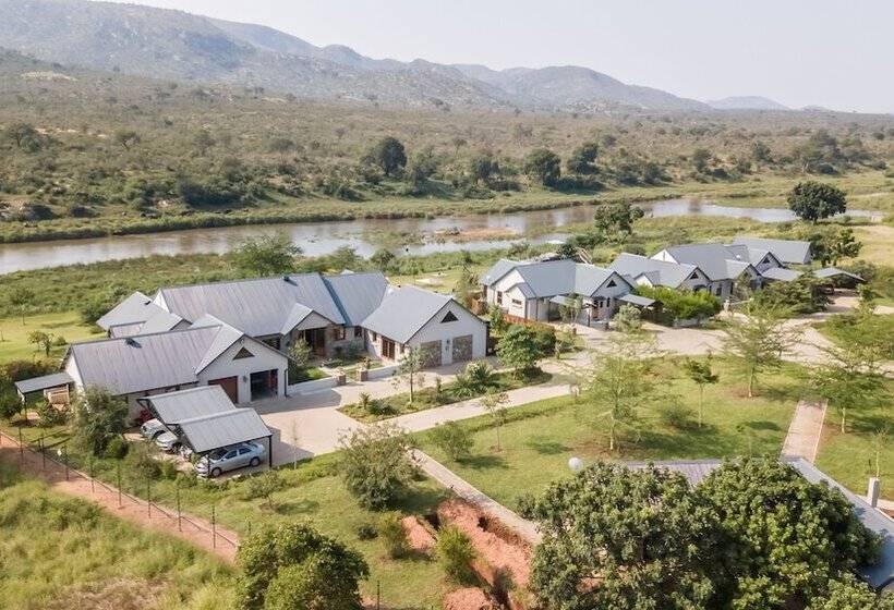 فندق Kambaku River Lodge