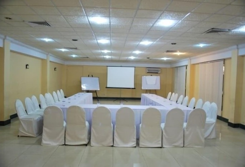 酒店 The Lake Land Country Club Residency