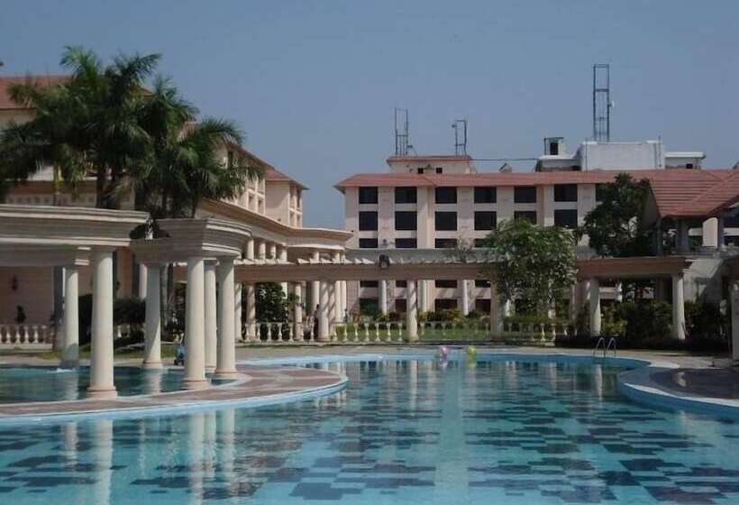 בית מלון כפרי The Lake Land Country Club Residency