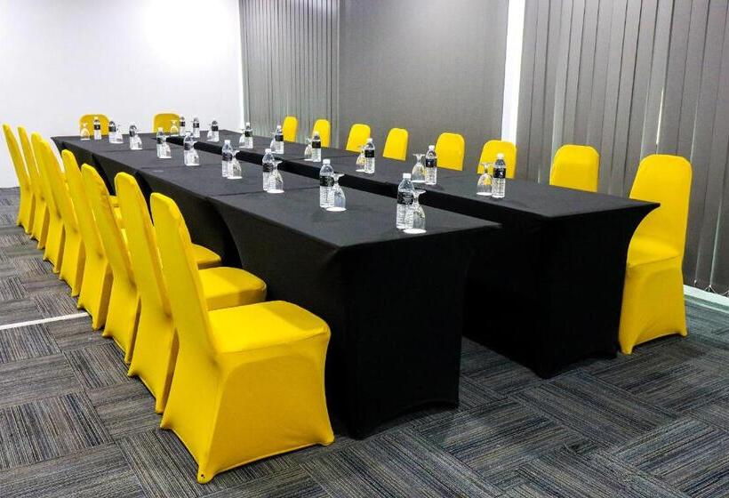 בית מלון כפרי Lakeview Terrace Resort Pengerang