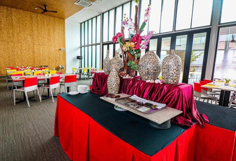 בית מלון כפרי Lakeview Terrace Resort Pengerang