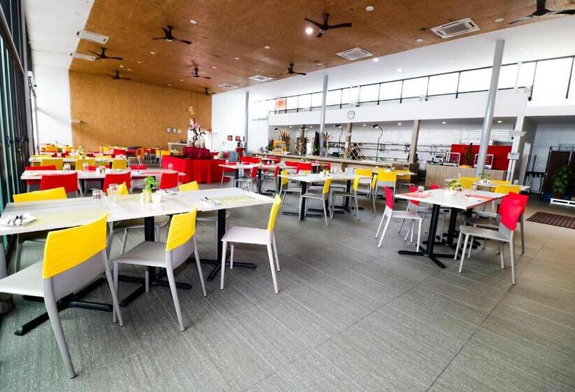 בית מלון כפרי Lakeview Terrace Resort Pengerang