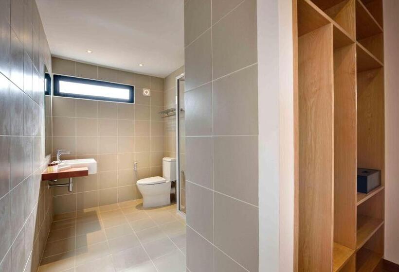 בית מלון כפרי Lakeview Terrace Resort Pengerang