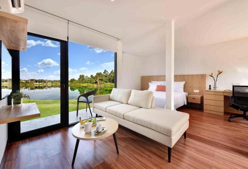 בית מלון כפרי Lakeview Terrace Resort Pengerang