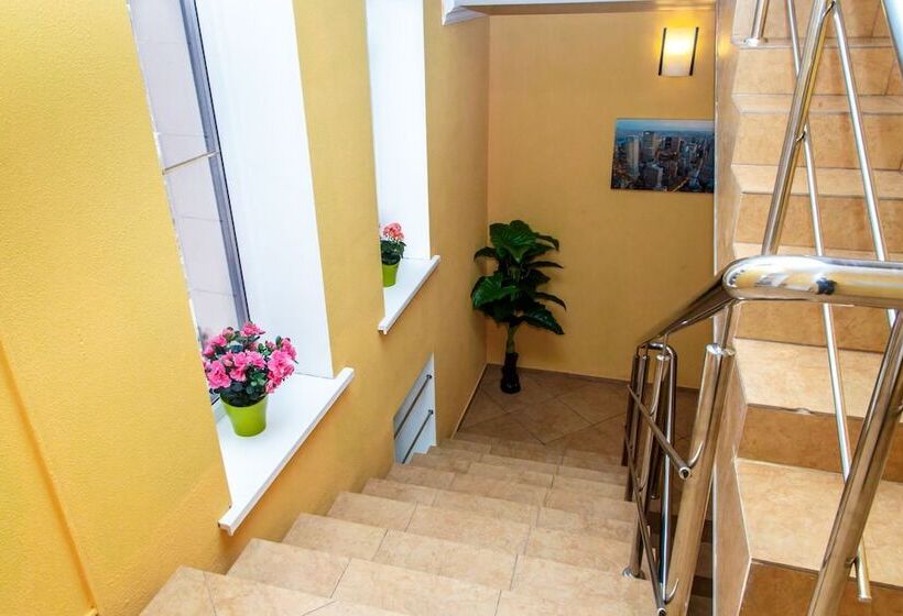 هتل Marton Rokossovskogo