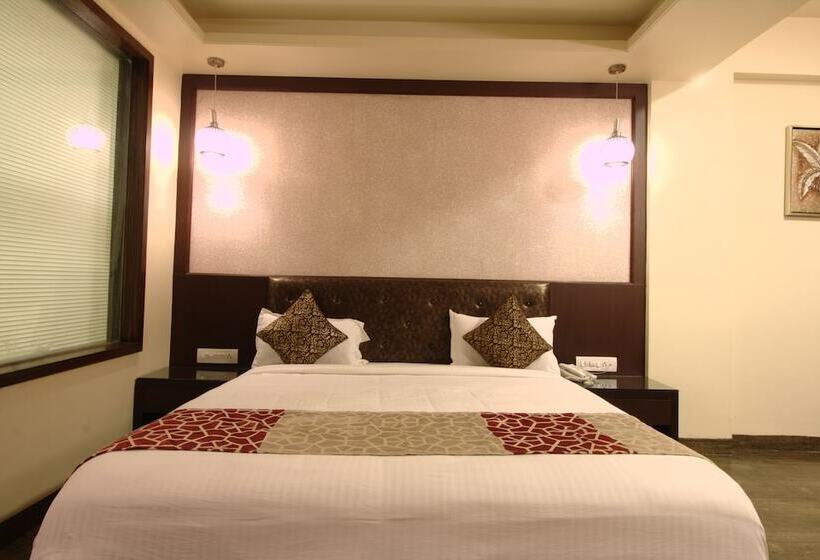 Отель Mittal Avenue & Paradise