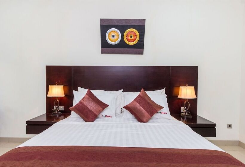 호텔 Reddoorz Plus @ Shri Lakshmi Seminyak