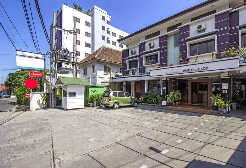 فندق Reddoorz Plus @ Wastu Kencana