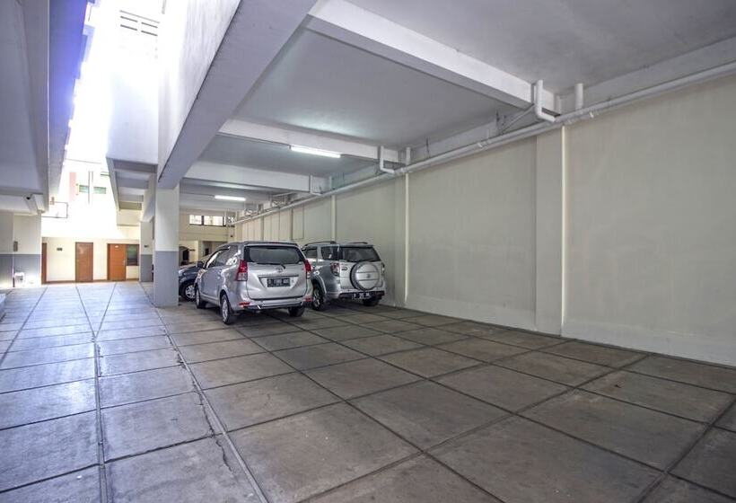 فندق Reddoorz Plus @ Wastu Kencana