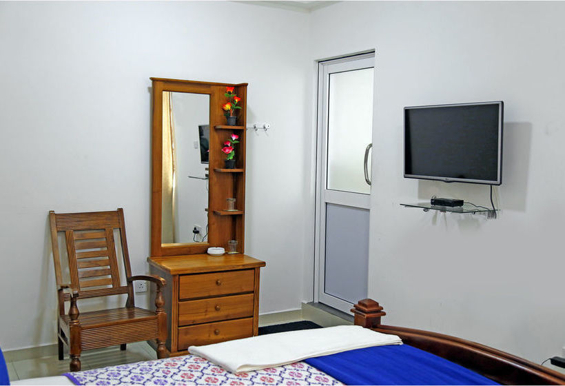 בית מלון כפרי Ronaka Airport Transit