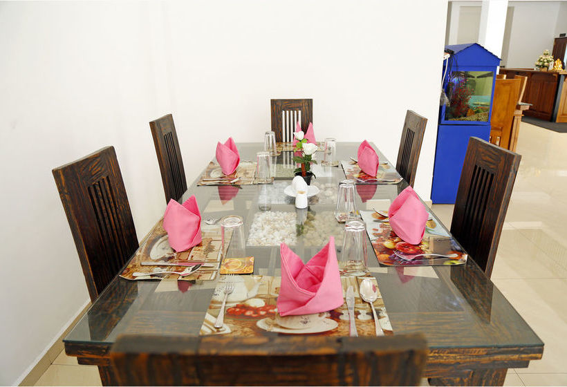 בית מלון כפרי Ronaka Airport Transit